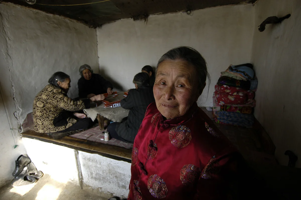 Meng Shujing (82) at home in Sanjiazi near the town of Qiqihar in Heilongjiang province in North-east China, 2007.
She is among the last Manchu speakers (less than 100 in the world.)