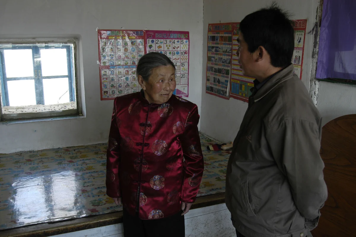Meng Shujing (82) with grandson Shi Junguang (30) and great-grandson Shi Yaobin (5) at home in Sanjiazi near the town of Qiqihar in Heilongjiang province in North-east China. 2007