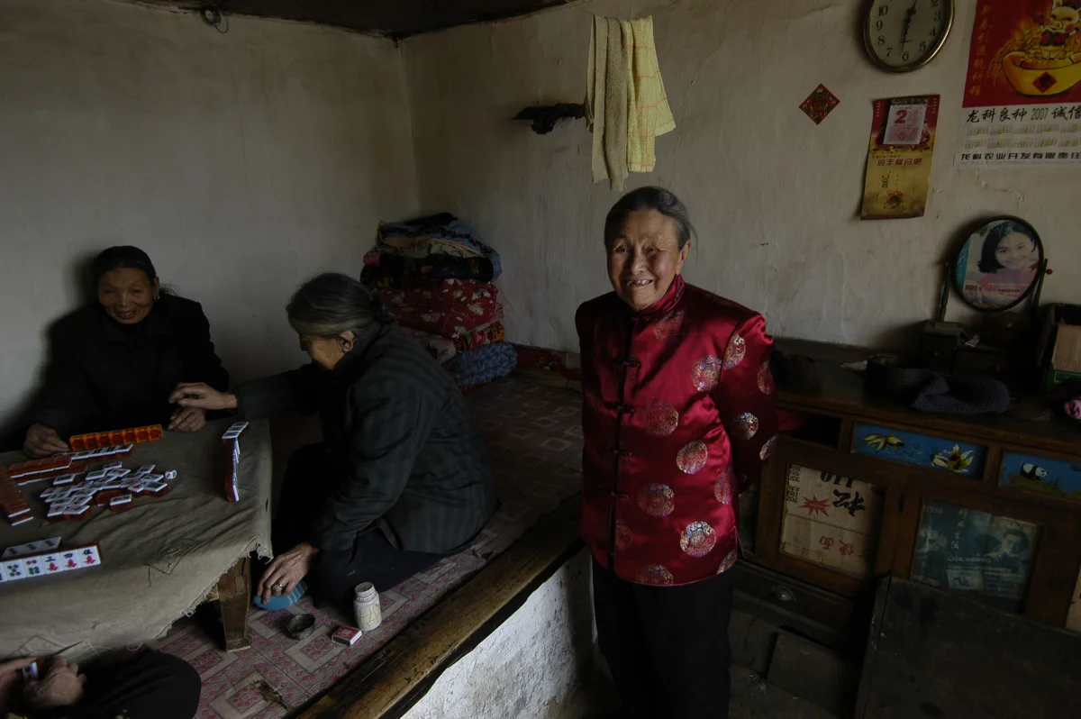 Meng Shujing (82) at home in Sanjiazi near the town of Qiqihar in Heilongjiang province in North-east China, 2007.
She is among the last Manchu speakers (less than 100 in the world.)