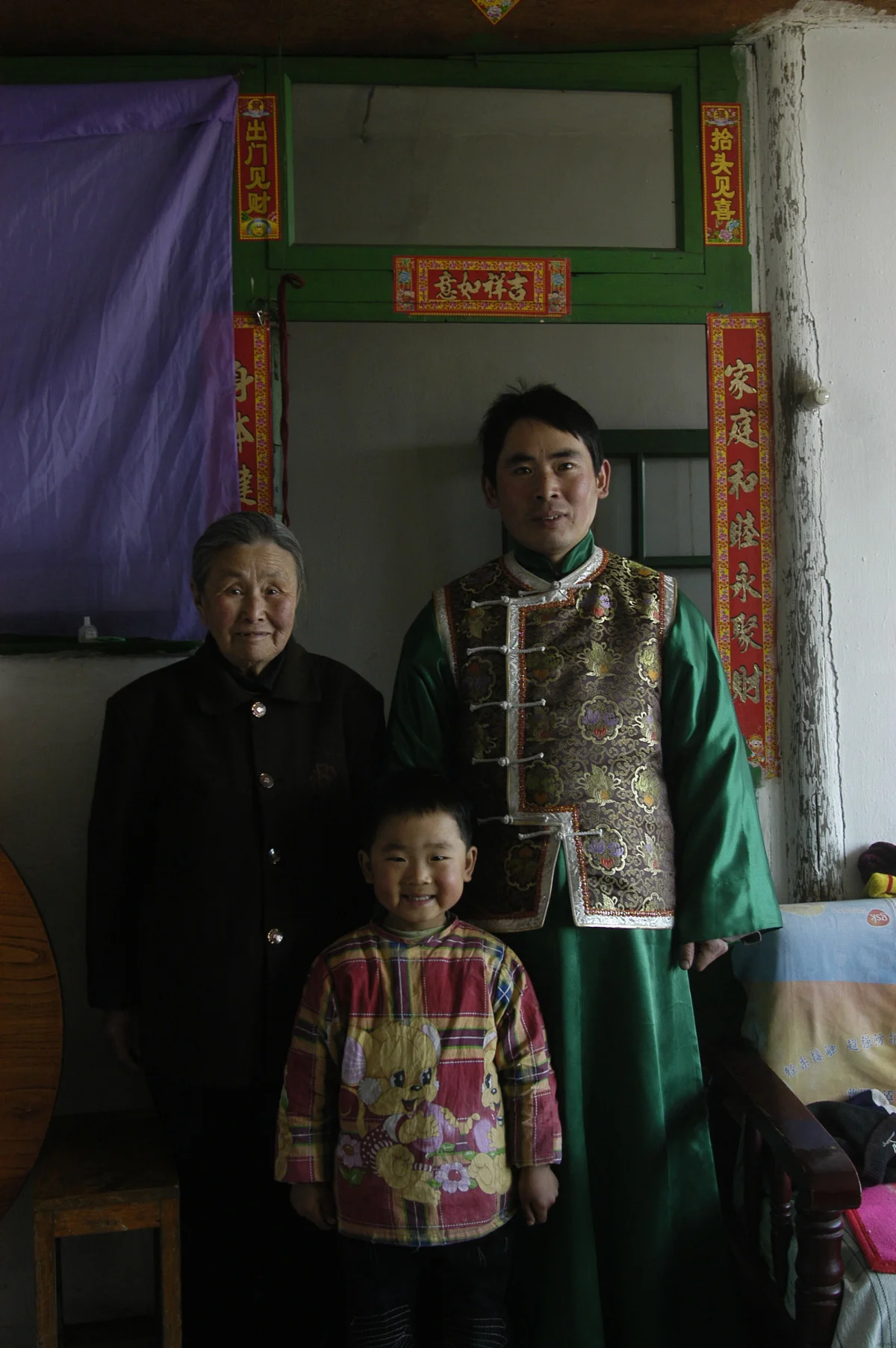 Meng Shujing (82) with grandson Shi Junguang (30) and great-grandson Shi Yaobin (5) at home in Sanjiazi near the town of Qiqihar in Heilongjiang province in North-east China. 2007